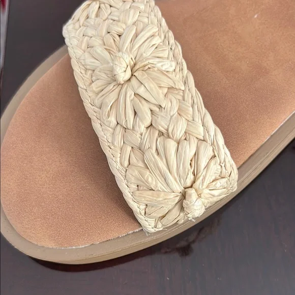 Steve Madden Cream and Brown Flat Sandals with Ankle Strap - Picture 4 of 10